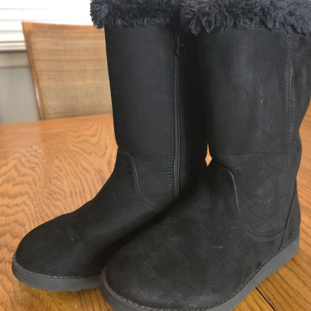 Cat &‎ Jack Black Faux-Suede Kids Winter Boots with Faux Fur Cuff and Side Zip